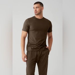 Alo Yoga Conquer Reform Crewneck Short Sleeve // Espresso // Men’s L